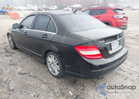 2009 Mercedes-Benz C 300 Sport z USA, uszkodzony, nr VIN WDDGF54X99F222456